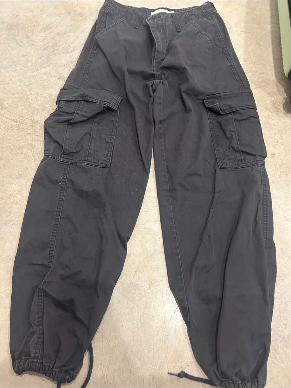 Womenโs Black Cargo Jogger Pants - Utility Style